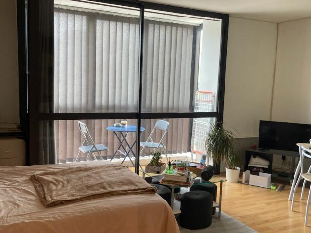Au centre ville, dans jolie résidence avec ascenseur, grand studio de 30 m2