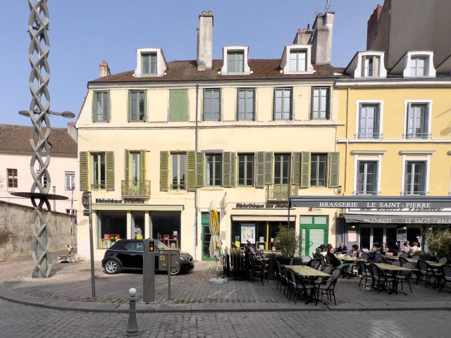 Au coeur de CHALON SUR SAONE: appartement type 3 entièrement rénovée