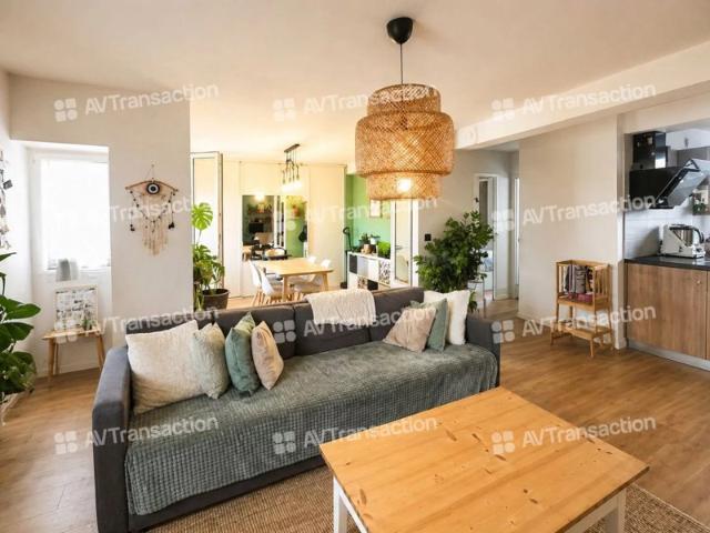AU COEUR DE GRATTE CIEL T4 RENOVE 64 m² Balcon Parking + Cave