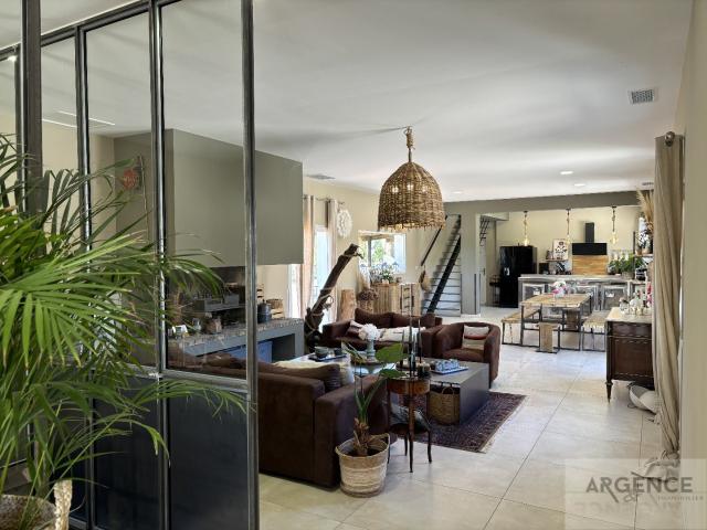 Au Coeur De La Nature, Un Magnifique Domaine 250m² Montpellier