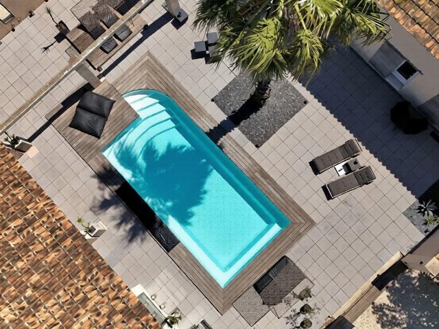 Au coeur de la petite Camargue, í quelques minutes d'Aigues. 190m² Aigues Mortes