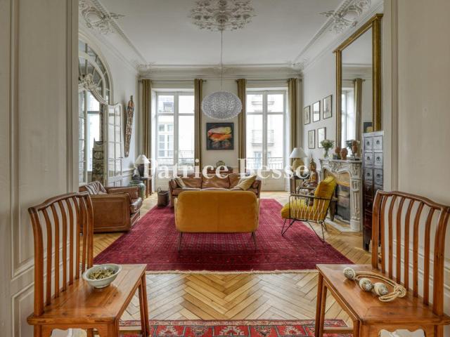 Au coeur de Nantes, avec la place Graslin en perspective. 168m² Nantes