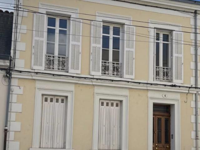 Au Coeur de Périgueux, belle Maison Bourgeoise type 7 à Rafraîch