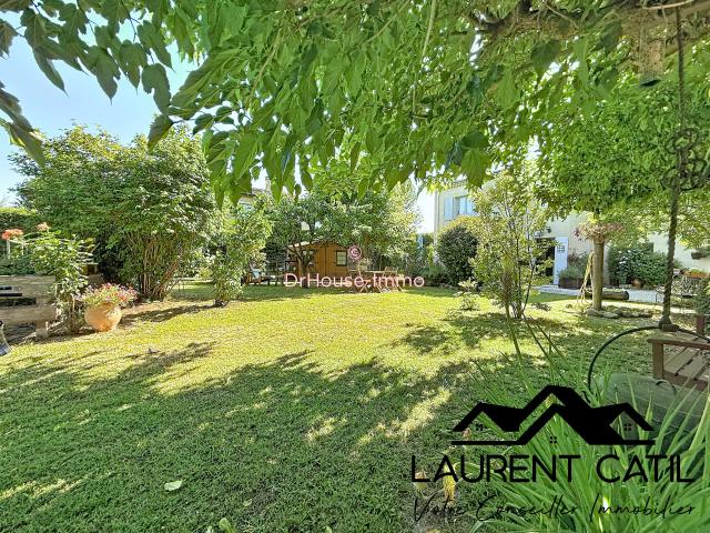 AU COEUR DU VILLAGE, MAISON AVEC JARDIN CLOS ET GARAGE
