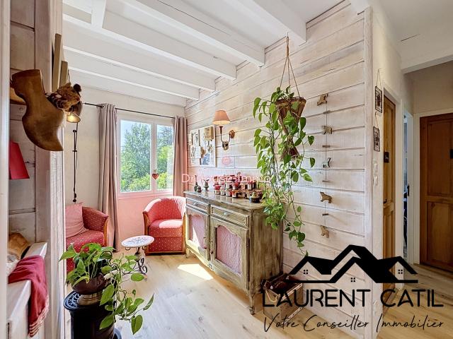 AU COEUR DU VILLAGE, MAISON AVEC JARDIN CLOS ET GARAGE