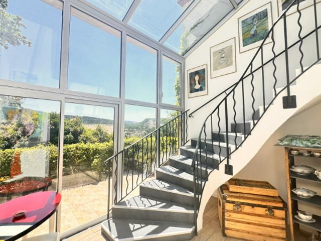 Au coeur du village de Coursegoules, magnifique maison de vi