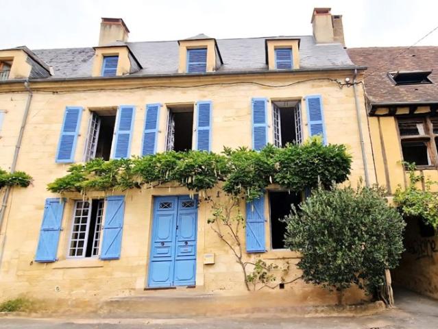 Au coeur du village historique de Montignac Lascaux,m aison en pierres du 17e siecle