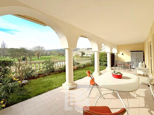 Au coeur du domaine de Barbossi Au calme absolu 45m² Mandelieu la Napoule