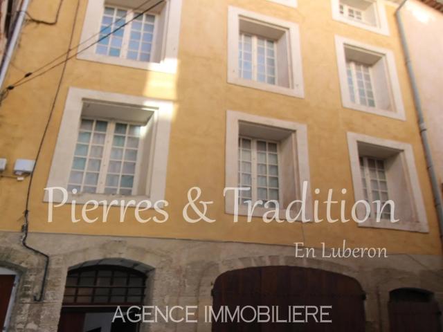 Au coeur du Luberon, belle maison de ville de caractère 247m² Apt