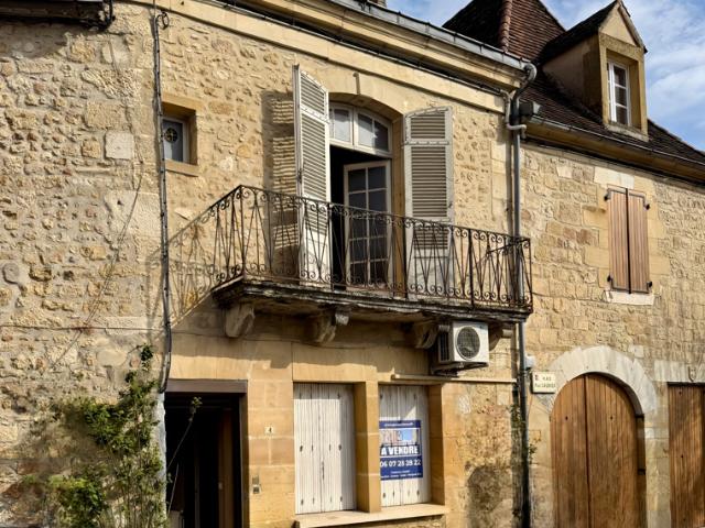 Au coeur du magnifique village de Saint Cyprien, un ensemble