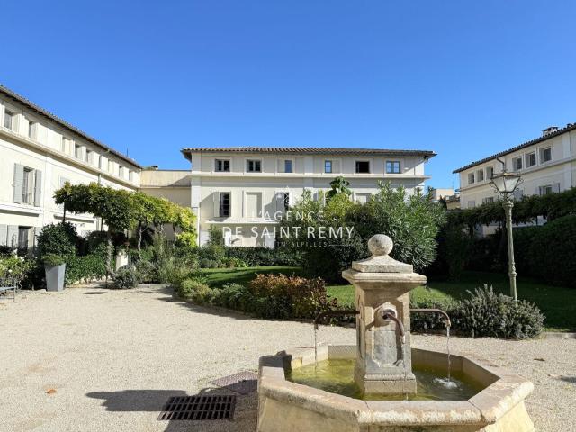 Au coeur d'une résidence privée et recherchée, à deux pas de. 100m² Saint Rémy de Provence
