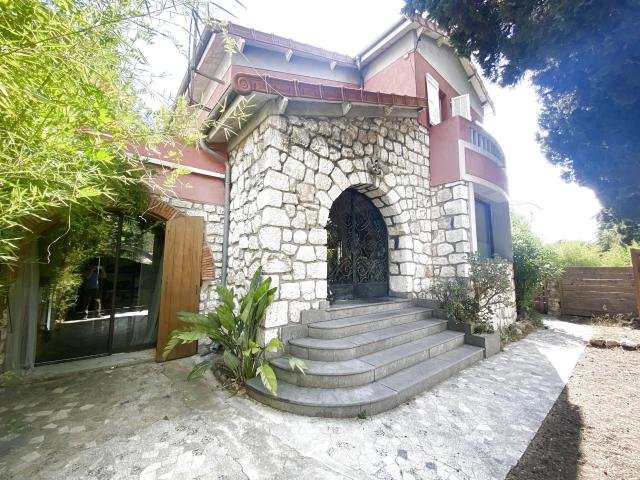 Au Cros: maison des années 30 au calme à 2 minutes de la plage