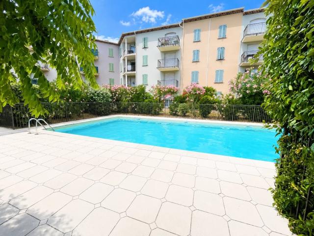 Au Luc en Provence 83 dans une résidence sécurisée avec pi. 32m² Le Luc