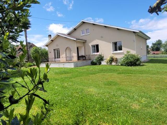 Au nord de Sauvagnon 12Mn, Maison 4 ch / garages et bâtisse de 1800 à rénover sur 2500m²