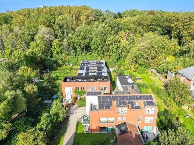 Au pied du bois de Dieleghem, appartement de type loft avec