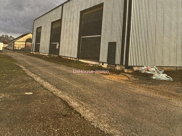 Au pied du pont de Tancarville, local d'activité avec bureau de 810 m2