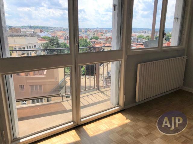Au pied du RER A station Nanterre VILLE T4 90 m2