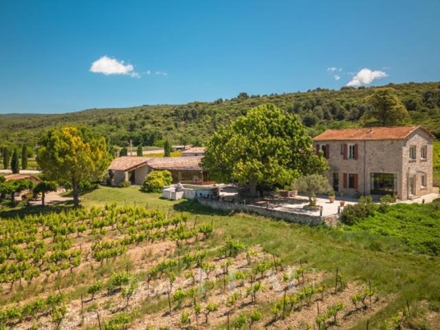 Au pied du Ventoux Mas provençal