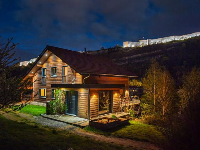 Au pied de Chaudanne, face à la Citadelle. 181m² Besançon