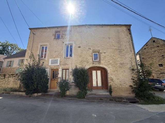 Au pied de Vézelay, une maison à fort potentiel entre, patrimoine et sérénité