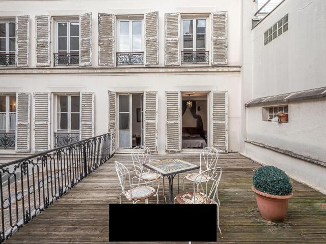 Au sein d'un bel immeuble de 1830, í proximité immédiate du. 120m² Paris 4ème