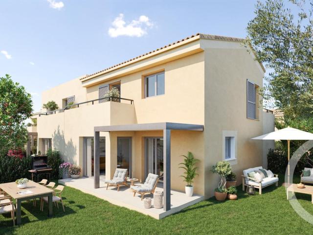 Au sein d'un domaine intimement lié à son environnement, cet. 104m² Bormes les Mimosas