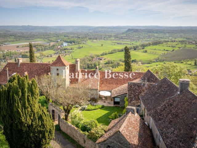Au sommet d'un causse du Quercy, un nid d'aigle avec vue sur. 475m² Saint Céré