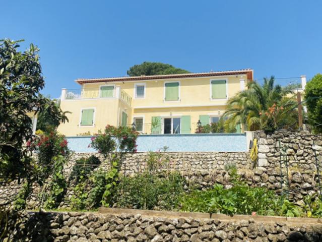 AU SUD DE VENCE, BELLE ET GRANDE VILLA DE STYLE FLORENTIN A
