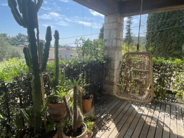 Au sud de VENCE, Magnifique appartement de 4/5 P aux prestat