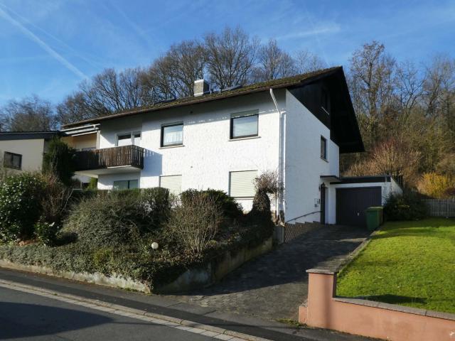 AUMÜLLER Immobilien Komfortables Einfamilienhaus in ruhiger Lage, mit Einliegerwohnung und Garage