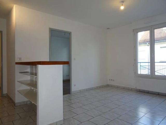 AUNEAU, à louer appartement 2 pièces 33 m2