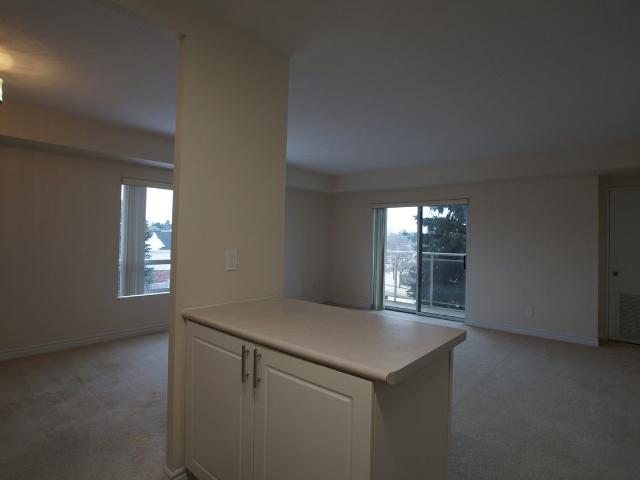Auburn Green 2 Bedroom Apartment for Rent at 237 Auburn Dr, Waterloo, ON N2K 4G9 University Downs