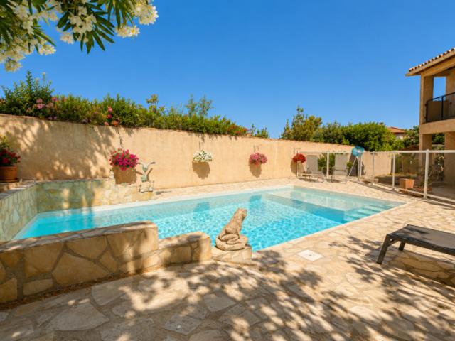 AUBAGNE MAISON FAMILIALE AVEC PISCINE, JARDIN ARBORÉ