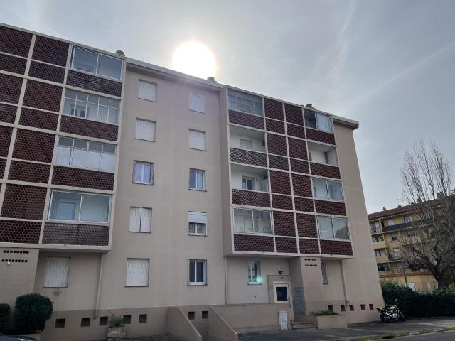 AUBAGNE Groupe Provence Appartement type 3 entièrement refait Lumineux Cet appartement offre une belle