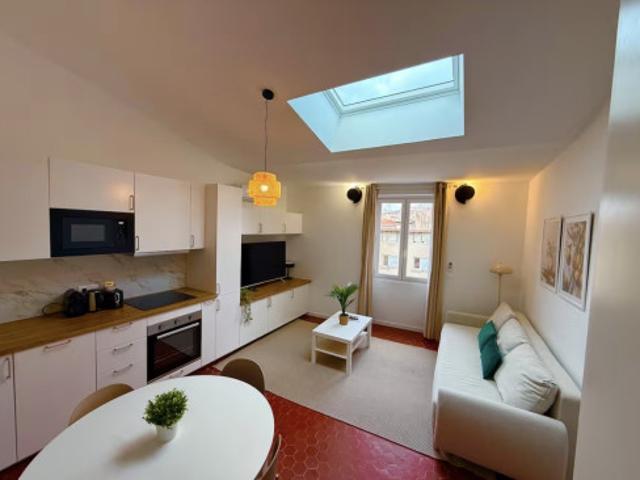 Aubagne hypercentre – T2 meublé neuf/rénové 35 m² – 795 € CC