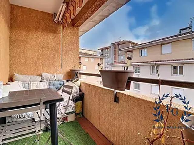 Aubagne 13400 Achat / Vente appartement 2 pièces t2 au dernier étage terrasse