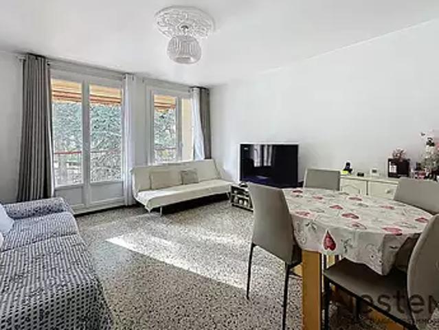 Aubagne 13400 Achat / Vente appartement 3 pièces t3 au dernier étage cave
