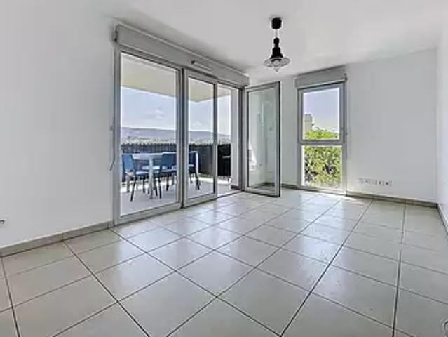 Aubagne 13400 Achat / Vente appartement 3 pièces t3 au dernier étage terrasse