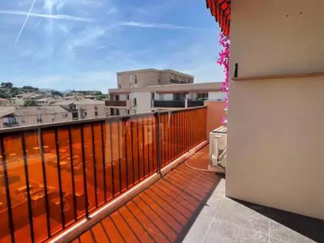 Aubagne 13400 Achat / Vente appartement 4 pièces t4 au dernier étage terrasse