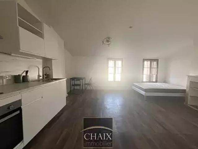 Aubagne 13400 Location appartement 1 pièce t1 au dernier étage