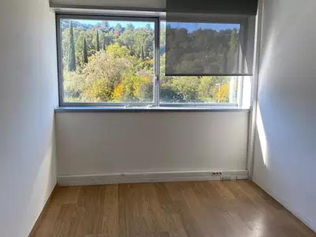Aubagne 13400 Location divers au dernier étage
