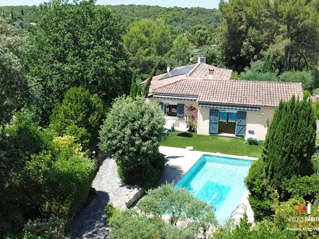 AUBAIS Villa de Plain Pied avec Dépendance & Piscine