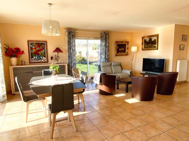 Aubenas, Appartement T4, 3 Chambres avec garage et place de. 89m² Aubenas