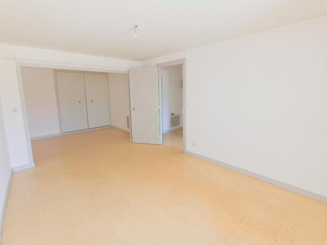 AUBENAS CENTRE APPARTEMENT 1 PIECE 39m2