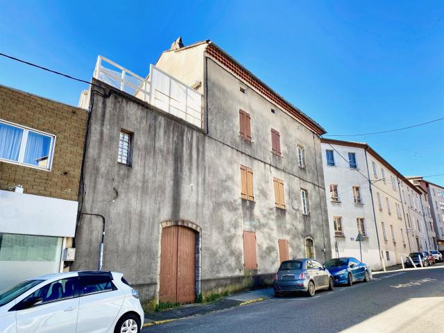 Aubenas, Immeuble De 3 Appartements Avec Garage. 162m² Aubenas