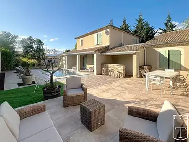 Aubenas 07200 Achat / Vente maison 9 pièces t9 au dernier étage piscine
