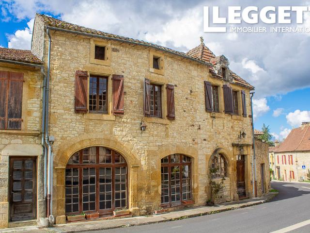 Auberge Historique en Pierre à Montcléra – Une Opportunité Unique de Restauration avec un Potentiel Infini