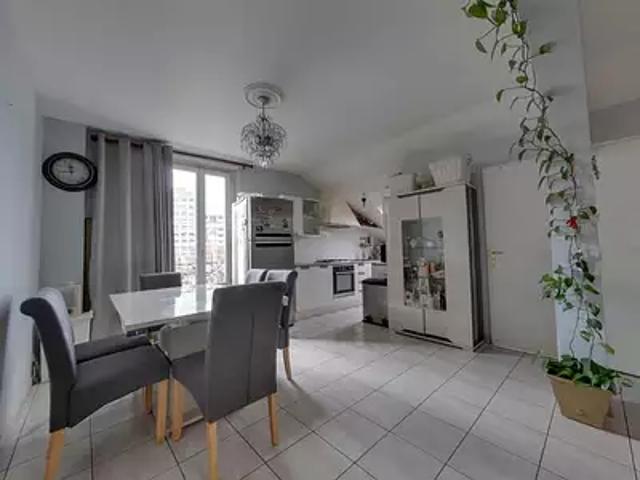 Aubervilliers 93300 Achat / Vente appartement 3 pièces t3 au dernier étage terrasse