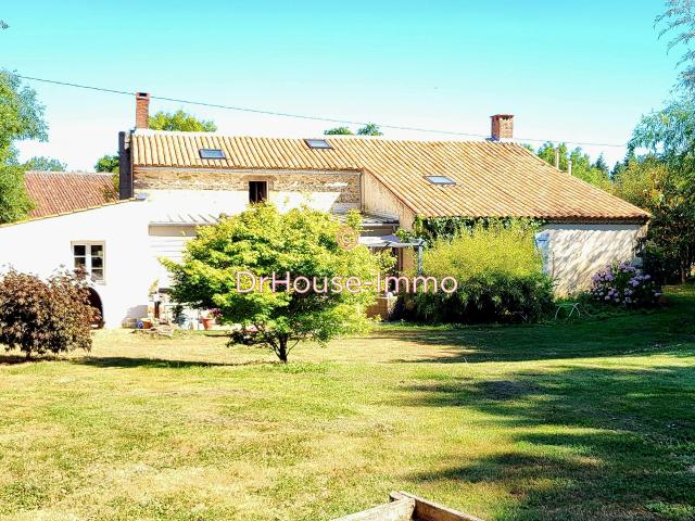 Aubigny Les Clouzeaux, cette perle en pleine campagne, une grande maison et une grange