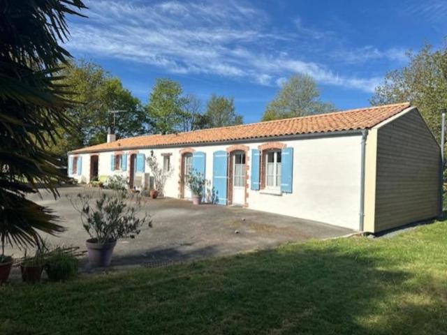 AUBIGNY LES CLOUZEAUX, Longère 156 m², dépendance, 3569 m² terrain